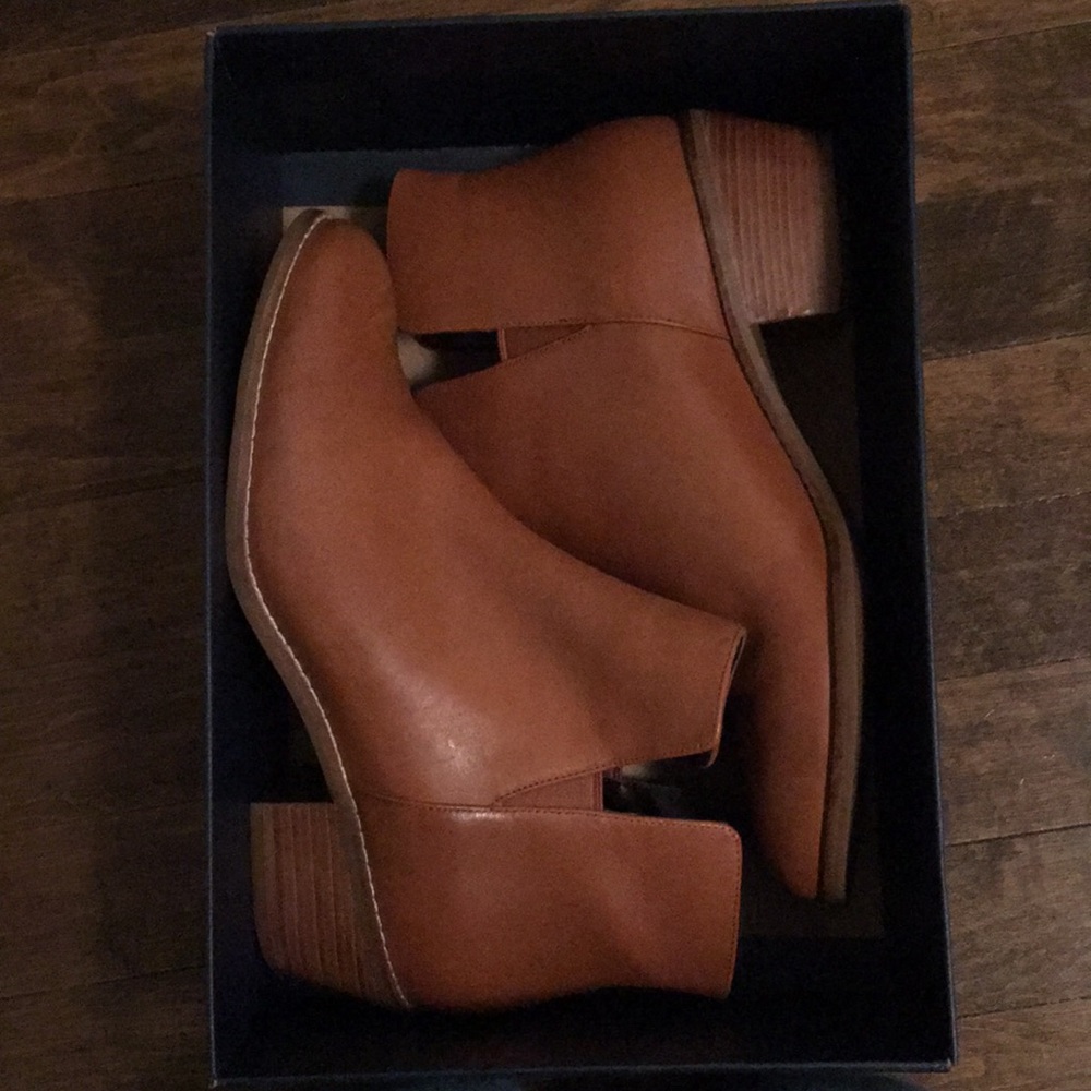 Brand new -worn once cole Leather Brown booties